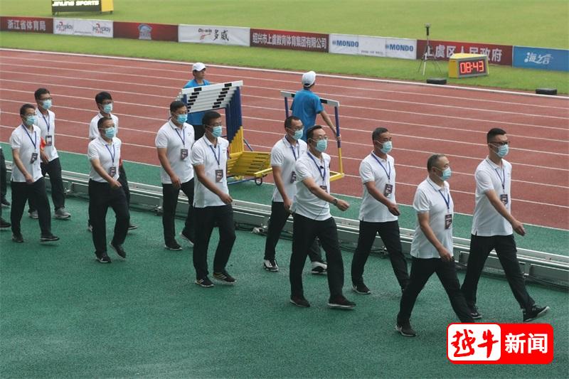 主裁判执法严格，确保比赛秩序井然