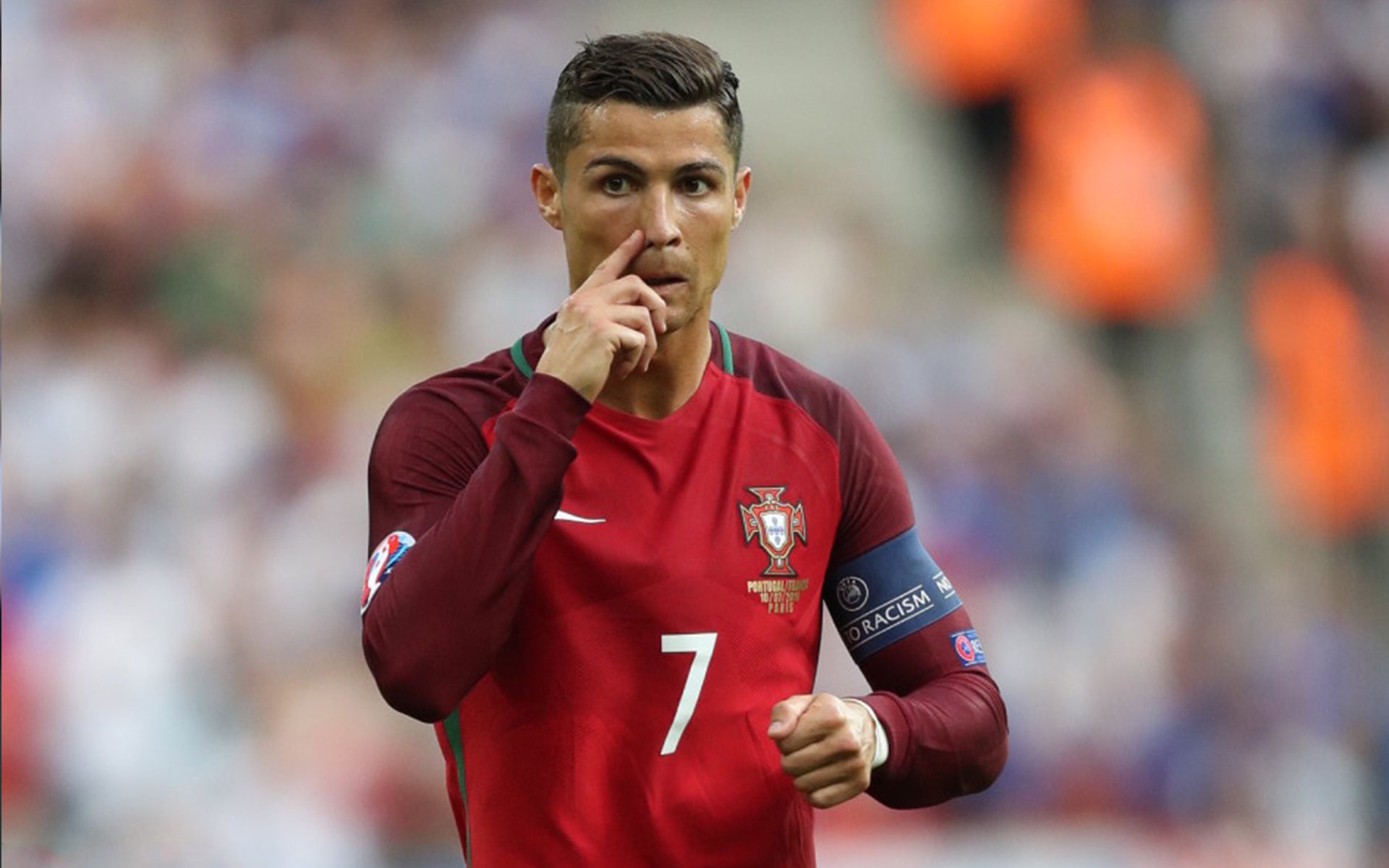 Faker在巴黎圣日耳曼比赛中险胜，险胜引发热议！赛场气氛高涨